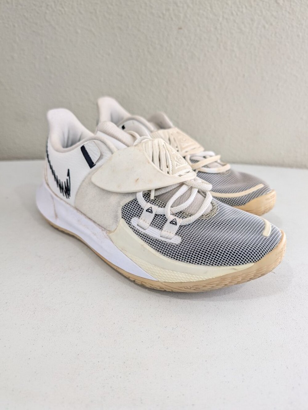Men's Nike Kyrie Low 3 Eclipse Shoes SIZE 8